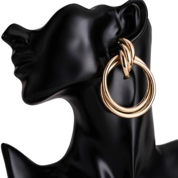 Jewelry - NEW Gold Tone Retro Style Round Big Drop Earrings